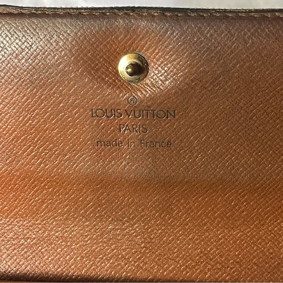 Authentic LV Sarah wallet - Picture 10 of 15